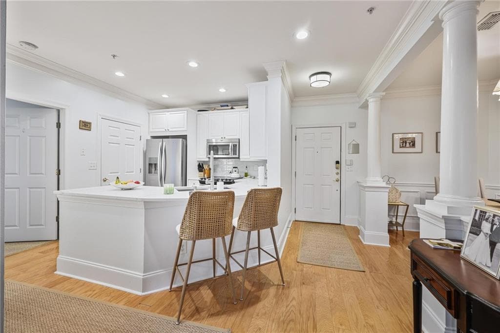 2 bedroom, 2 bathroom, 1,304 sq ft condominium for sale at 4100 Paces Walk 2206, Atlanta, GA 30339 — photo 4