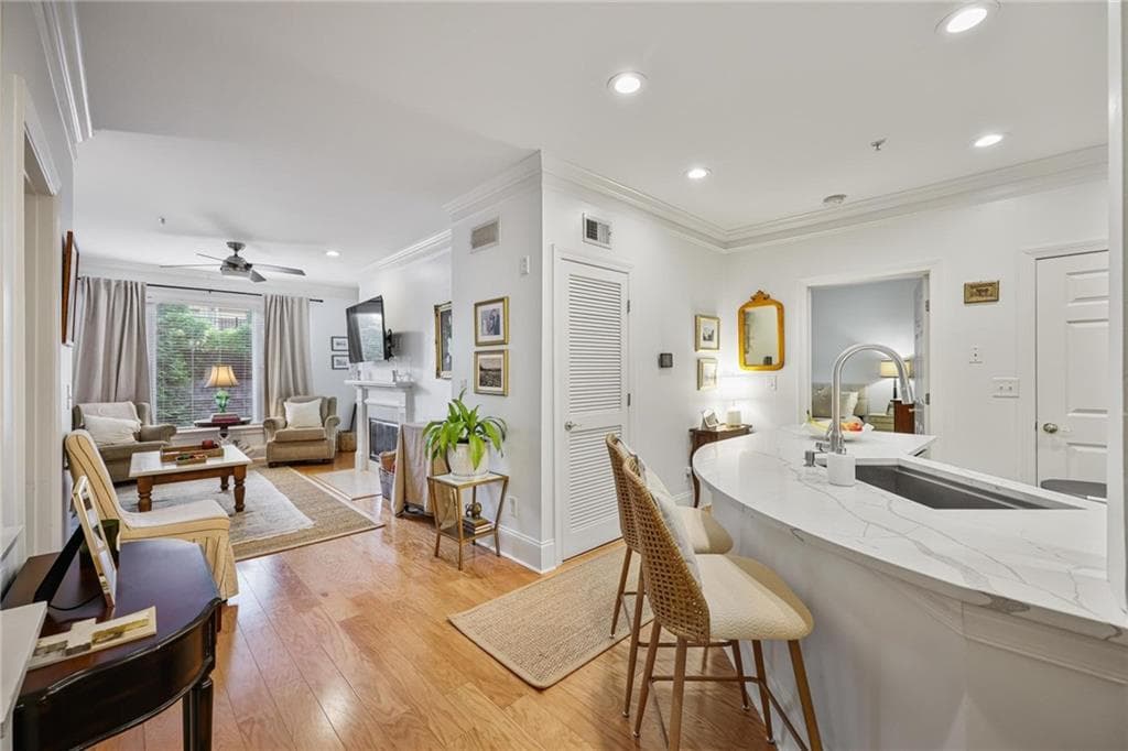 2 bedroom, 2 bathroom, 1,304 sq ft condominium for sale at 4100 Paces Walk 2206, Atlanta, GA 30339 — photo 5