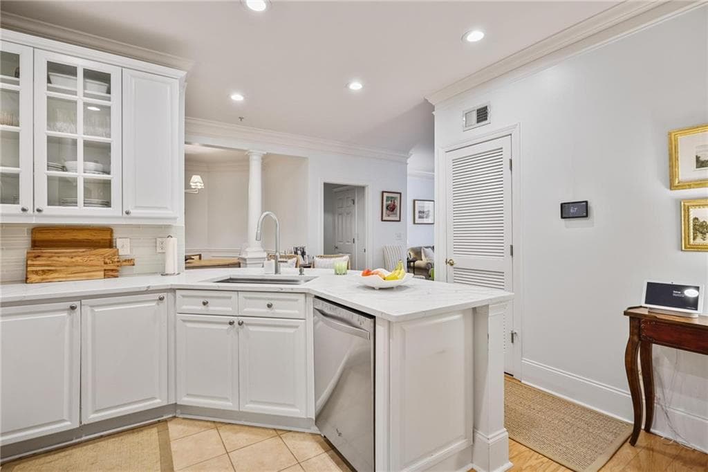 2 bedroom, 2 bathroom, 1,304 sq ft condominium for sale at 4100 Paces Walk 2206, Atlanta, GA 30339 — photo 7