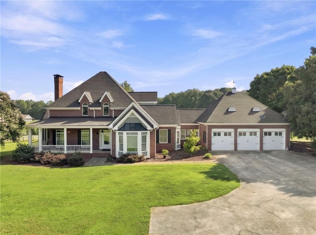 3 bedroom, 4 bathroom, 3,902 sq ft single family residence for sale at 329 Willow Lakes Lane, Jefferson, GA 30549 — photo 2