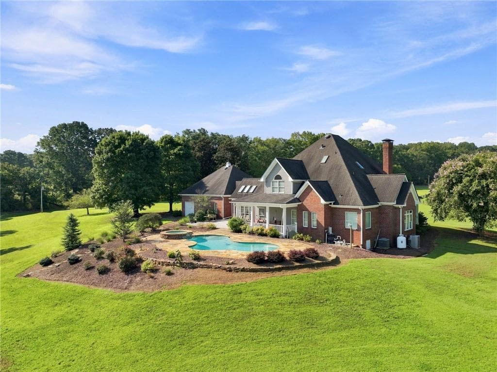 3 bedroom, 4 bathroom, 3,902 sq ft single family residence for sale at 329 Willow Lakes Lane, Jefferson, GA 30549 — photo 3