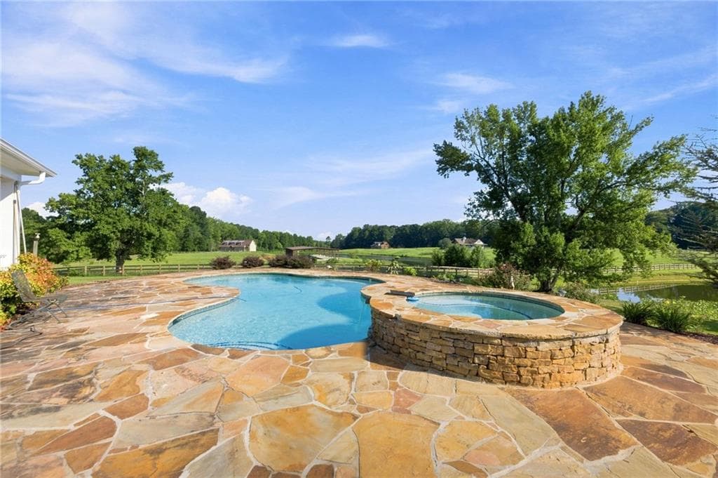 3 bedroom, 4 bathroom, 3,902 sq ft single family residence for sale at 329 Willow Lakes Lane, Jefferson, GA 30549 — photo 5