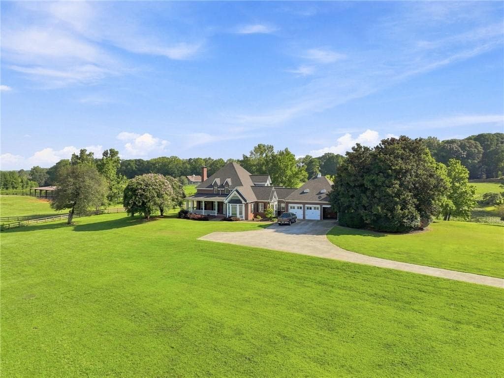 3 bedroom, 4 bathroom, 3,902 sq ft single family residence for sale at 329 Willow Lakes Lane, Jefferson, GA 30549