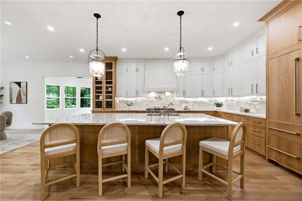 7 bedroom, 7 bathroom, 6,500 sq ft single family residence for sale at 132 Lakeshore Drive, Marietta, GA 30067 — photo 5