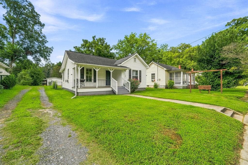 2 bedroom, 1 bathroom, 804 sq ft single family residence for sale at 129 Cobb Street, Cedartown, GA 30125 — photo 3