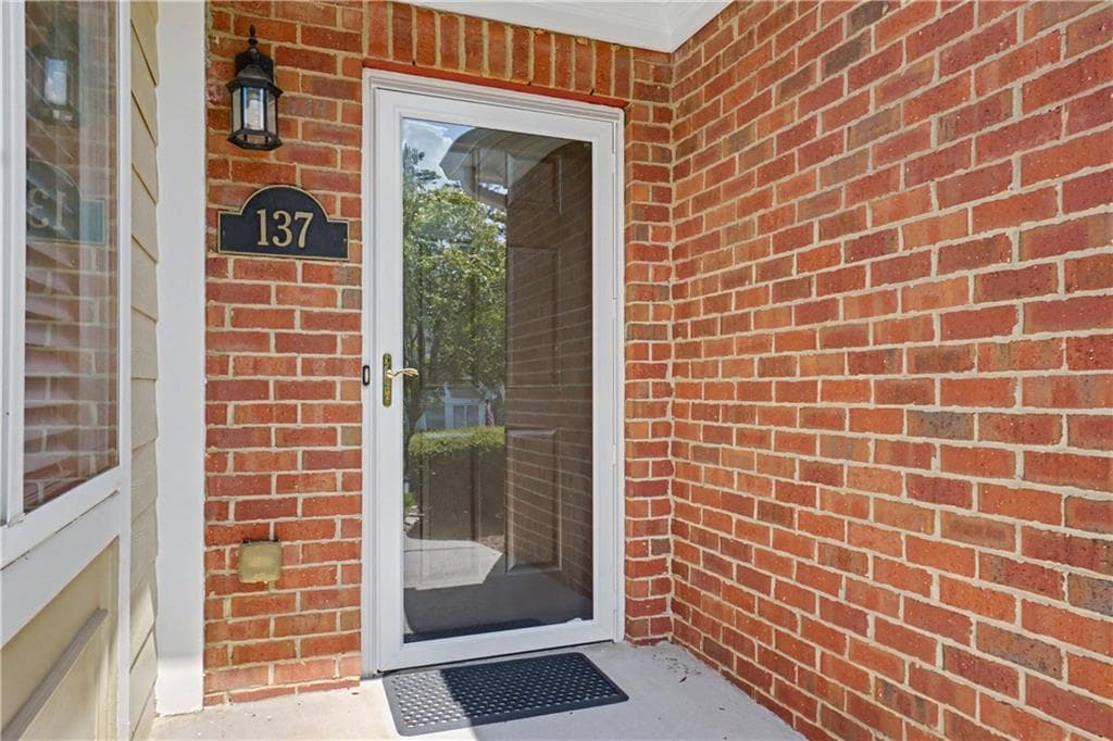 3 bedroom, 2 bathroom, 1,757 sq ft condominium under contract at 137 Vintage Club Circle, Marietta, GA 30066 — photo 2