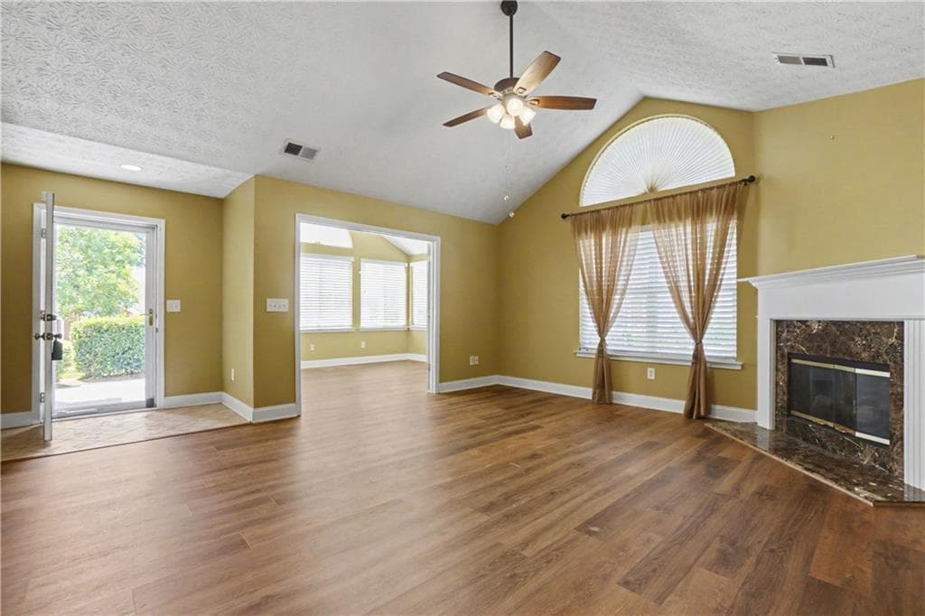 3 bedroom, 2 bathroom, 1,757 sq ft condominium under contract at 137 Vintage Club Circle, Marietta, GA 30066 — photo 6