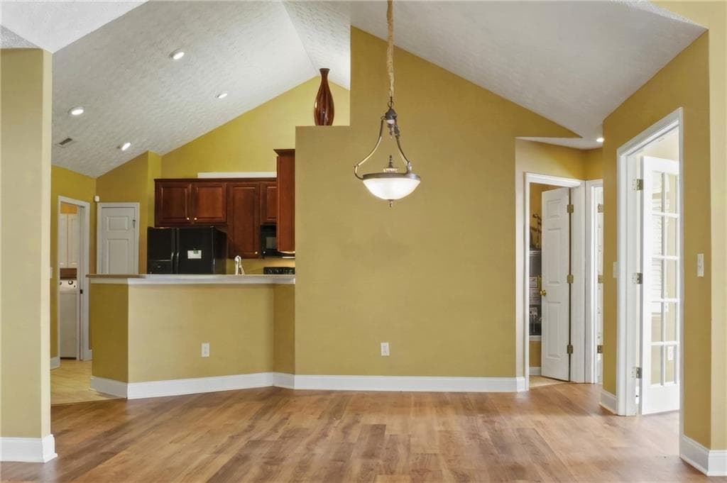 3 bedroom, 2 bathroom, 1,757 sq ft condominium under contract at 137 Vintage Club Circle, Marietta, GA 30066 — photo 9