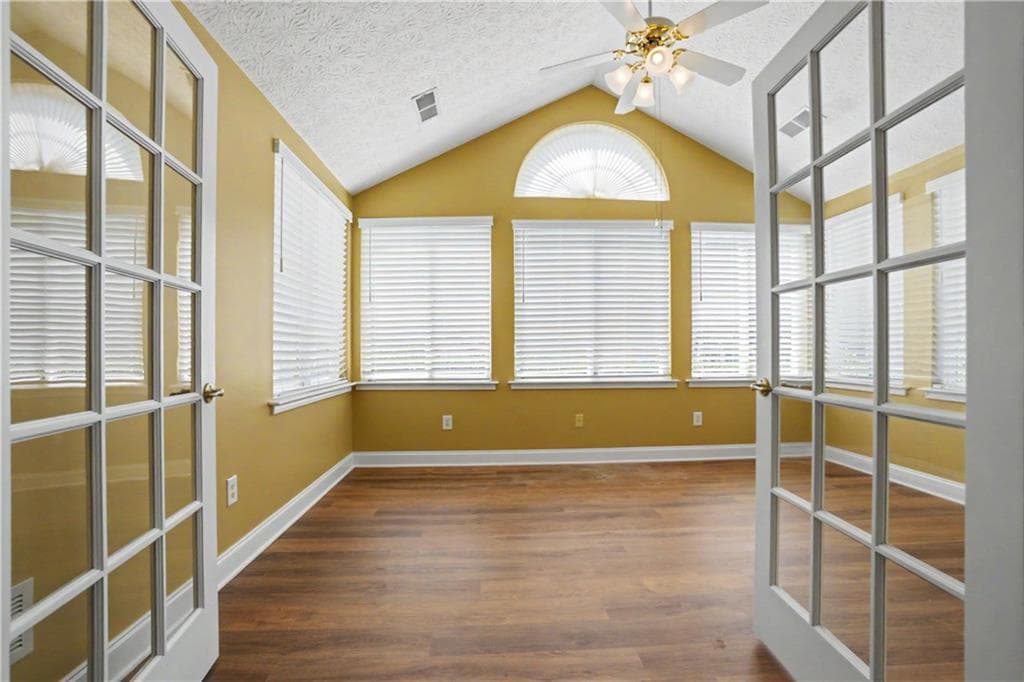 3 bedroom, 2 bathroom, 1,757 sq ft condominium under contract at 137 Vintage Club Circle, Marietta, GA 30066 — photo 10