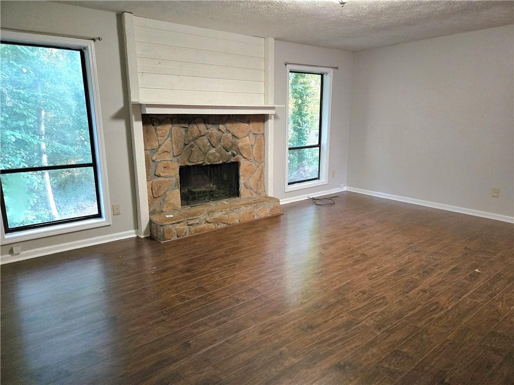 4 bedroom, 2 bathroom, 1,780 sq ft single family residence for rent at 2982 Hillwood Drive, Lawrenceville, GA 30044 for $2,189 a month — photo 3