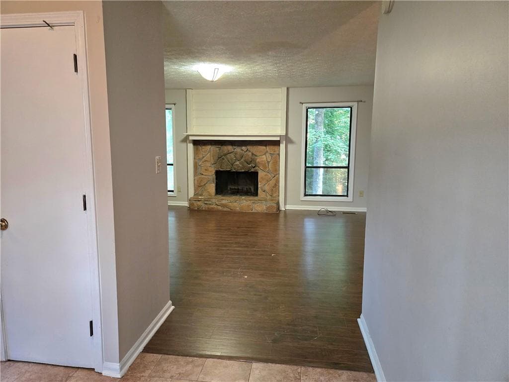 4 bedroom, 2 bathroom, 1,780 sq ft single family residence for rent at 2982 Hillwood Drive, Lawrenceville, GA 30044 for $2,189 a month — photo 4