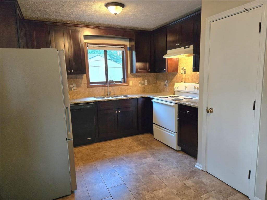4 bedroom, 2 bathroom, 1,780 sq ft single family residence for rent at 2982 Hillwood Drive, Lawrenceville, GA 30044 for $2,189 a month — photo 7