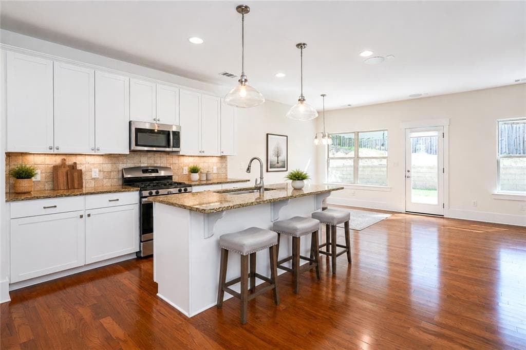 5 bedroom, 3 bathroom, 2,804 sq ft single family residence for sale at 1777 Weatherbrook Circle, Lawrenceville, GA 30043 — photo 9