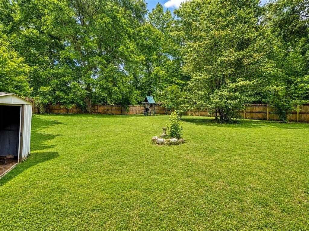 3 bedroom, 2 bathroom, 1,614 sq ft single family residence for sale at 1620 Madison Drive, Bethlehem, GA 30620 — photo 5