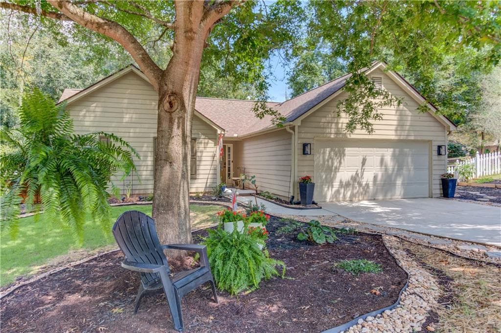 3 bedroom, 2 bathroom, 1,272 sq ft single family residence under contract at 1023 Laurel Green Lane, Sugar Hill, GA 30518 — photo 2
