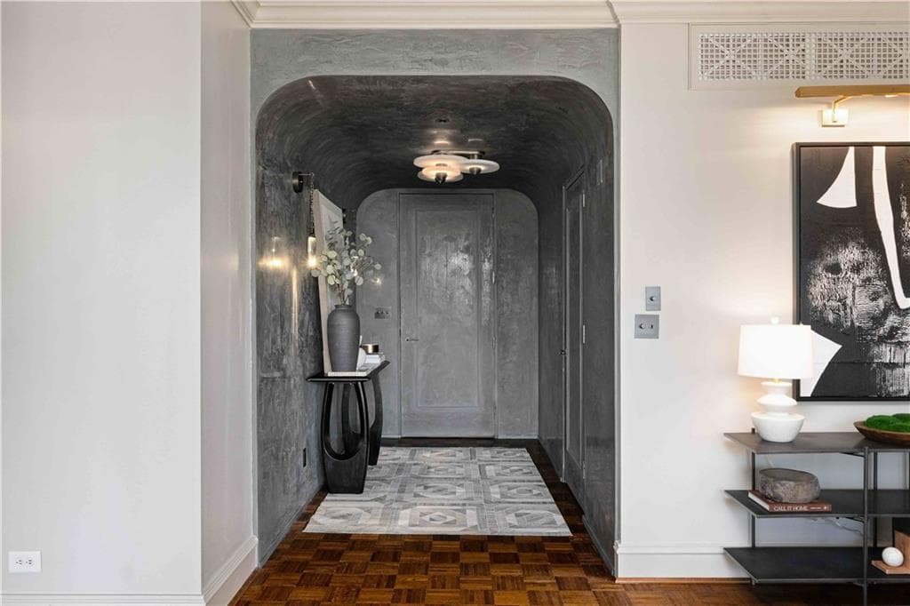 2 bedroom, 2 bathroom, 1,594 sq ft condominium for sale at 2575 Peachtree Road 12D, Atlanta, GA 30305 — photo 4