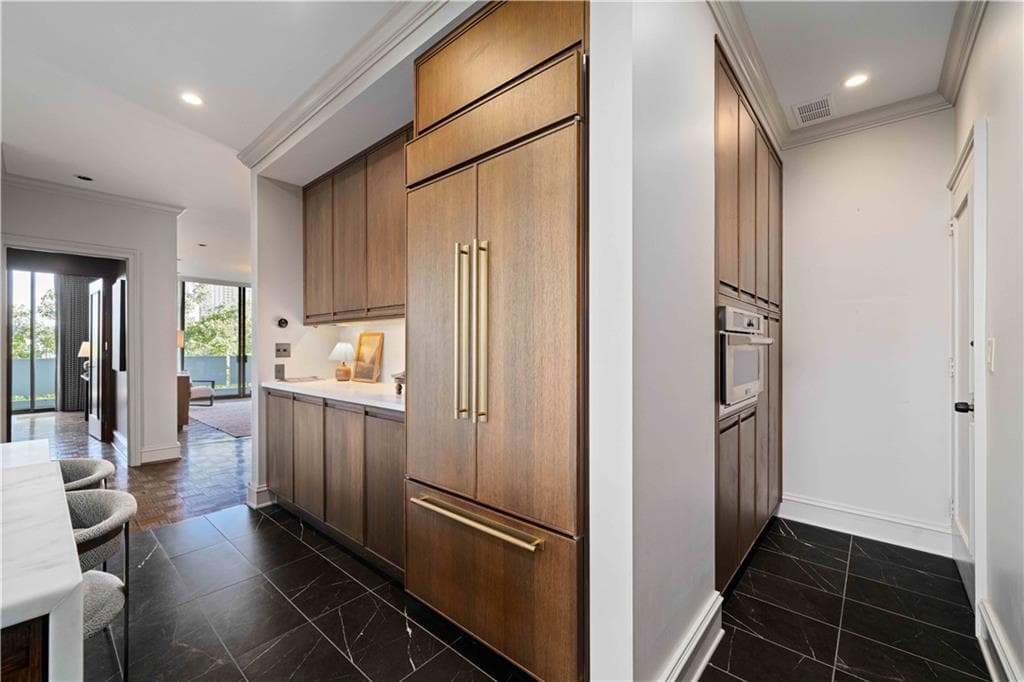 2 bedroom, 2 bathroom, 1,594 sq ft condominium for sale at 2575 Peachtree Road 12D, Atlanta, GA 30305 — photo 8