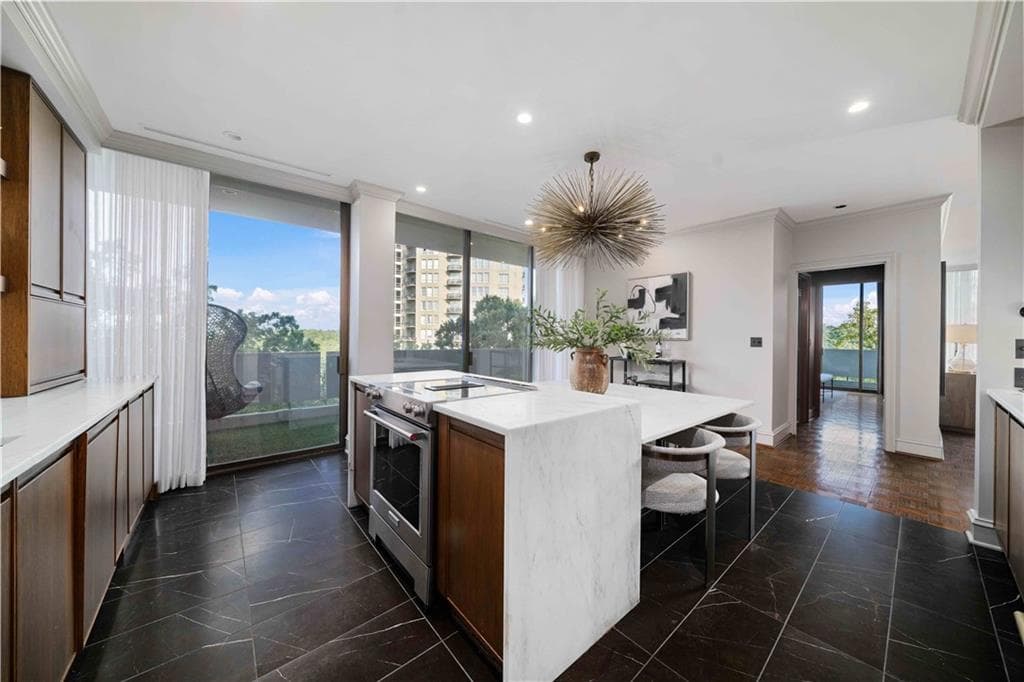 2 bedroom, 2 bathroom, 1,594 sq ft condominium for sale at 2575 Peachtree Road 12D, Atlanta, GA 30305 — photo 9