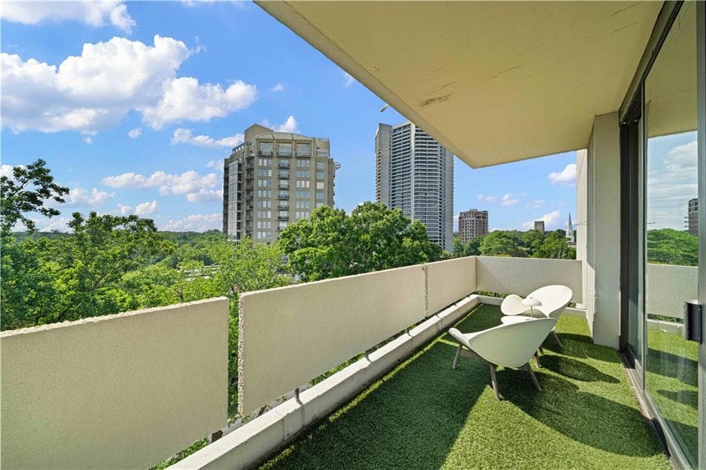 2 bedroom, 2 bathroom, 1,594 sq ft condominium for sale at 2575 Peachtree Road 12D, Atlanta, GA 30305 — photo 10