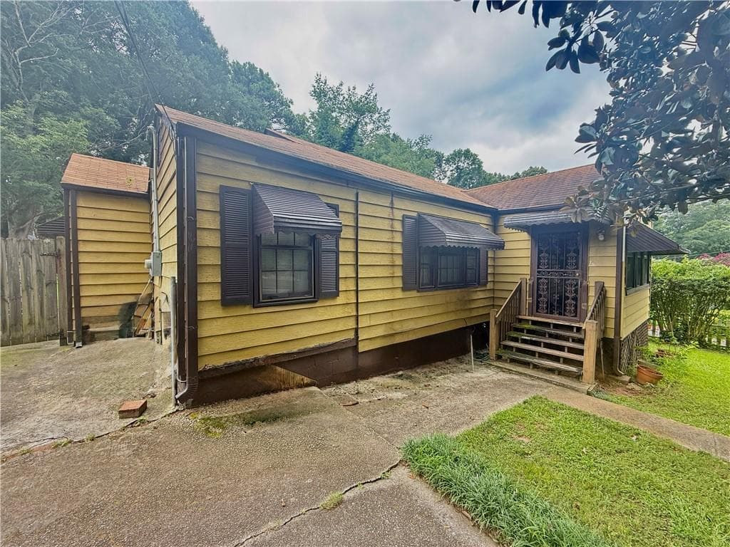3 bedroom, 1 bathroom, 1,188 sq ft single family residence for sale at 230 Eleanor Street, Atlanta, GA 30317 — photo 2