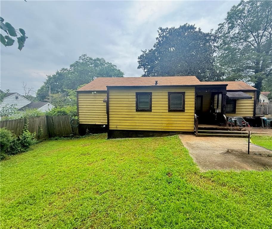3 bedroom, 1 bathroom, 1,188 sq ft single family residence for sale at 230 Eleanor Street, Atlanta, GA 30317 — photo 3