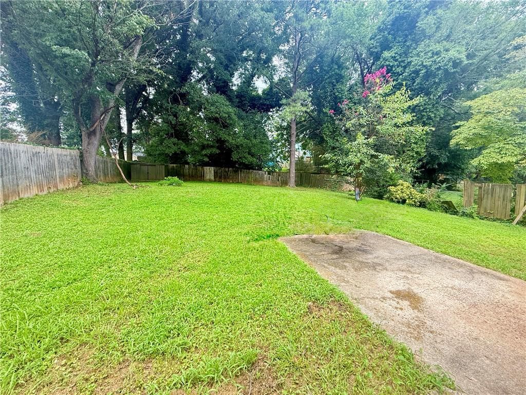 3 bedroom, 1 bathroom, 1,188 sq ft single family residence for sale at 230 Eleanor Street, Atlanta, GA 30317 — photo 4