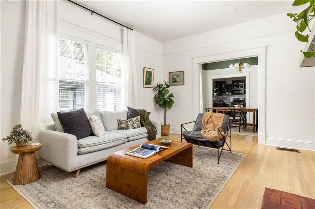 3 bedroom, 3 bathroom, 1,839 sq ft single family residence under contract at 1440 Hartford Avenue, Atlanta, GA 30310 — photo 3