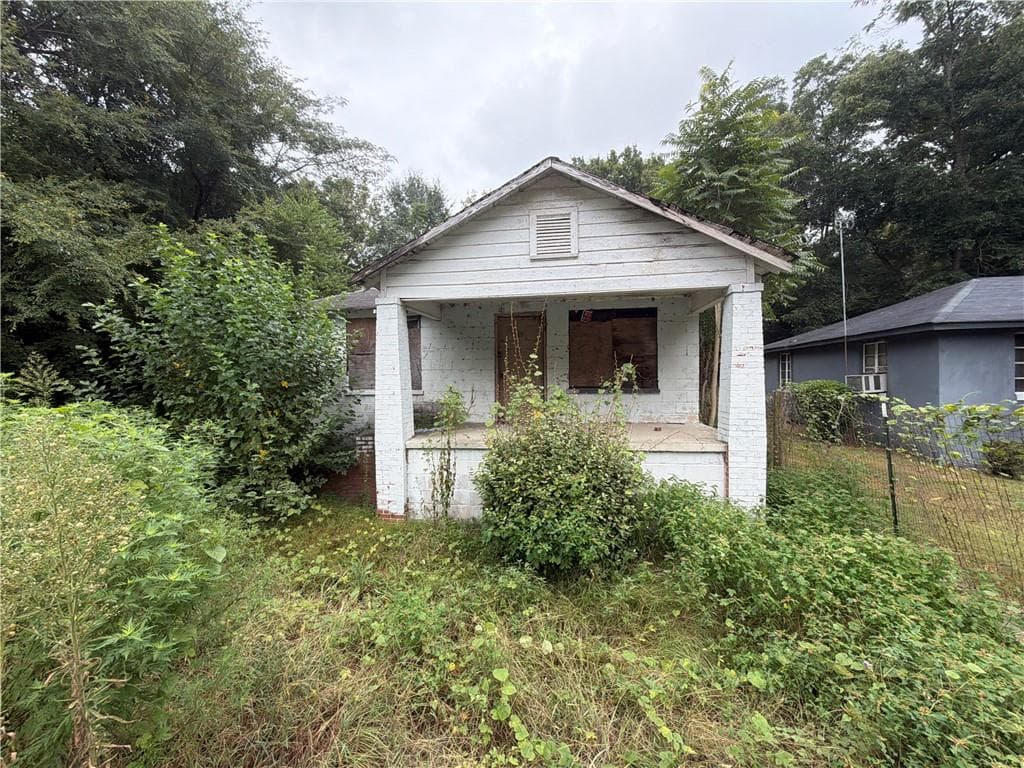 2 bedroom, 1 bathroom, 858 sq ft single family residence for sale at 1450 May Avenue, Macon, GA 31204