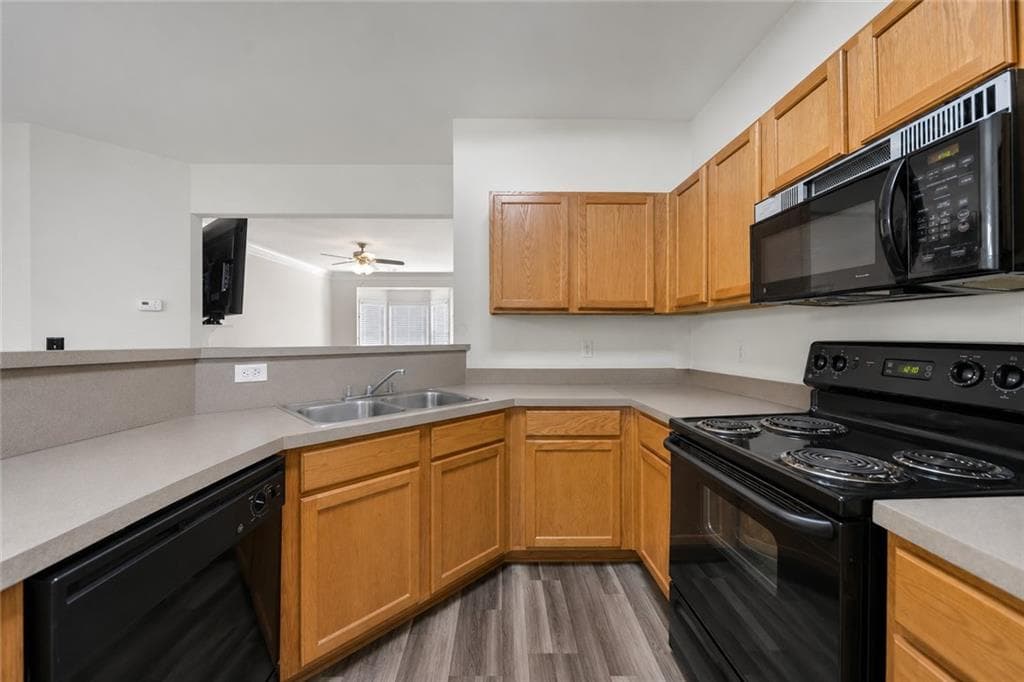 2 bedroom, 3 bathroom, 1,294 sq ft single family residence for sale at 4625 Crawford Oaks, Oakwood, GA 30566 — photo 5