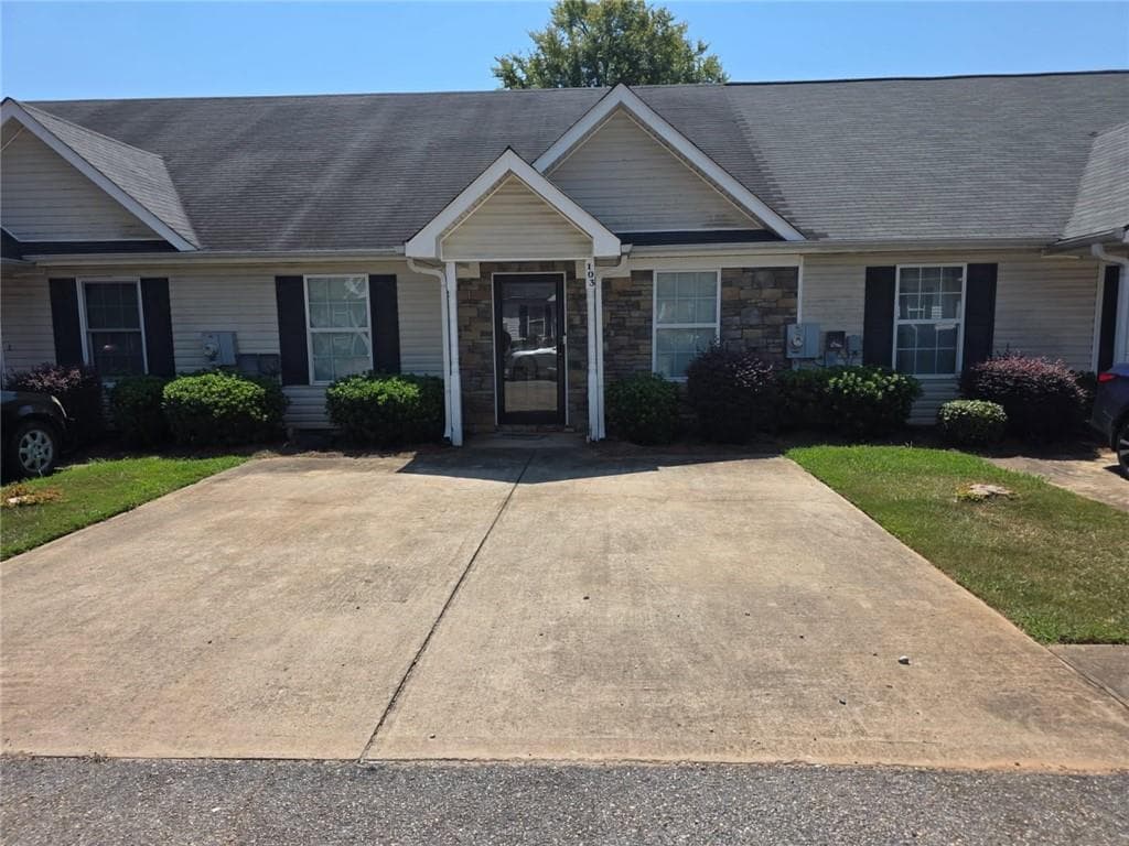 2 bedroom, 2 bathroom, 1,092 sq ft townhouse for rent at 172 Harvest Court 103, Milledgeville, GA 31061 for $1,310 a month — photo 1 of 8