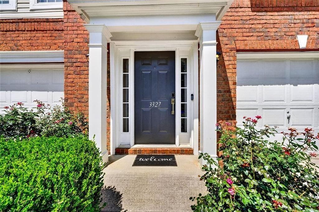 3 bedroom, 4 bathroom, 1,867 sq ft townhouse for sale at 3327 Lathenview Court, Alpharetta, GA 30004 — photo 2