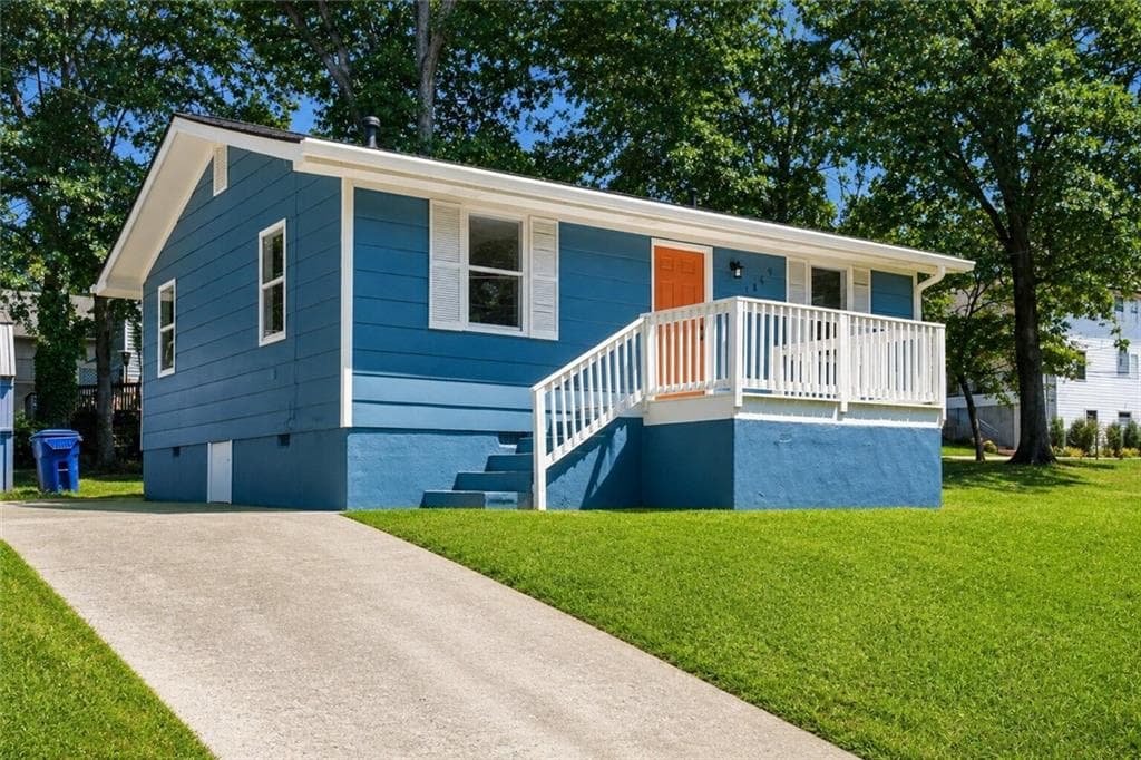 2 bedroom, 2 bathroom, 837 sq ft single family residence for sale at 1869 Spring Avenue, Atlanta, GA 30318