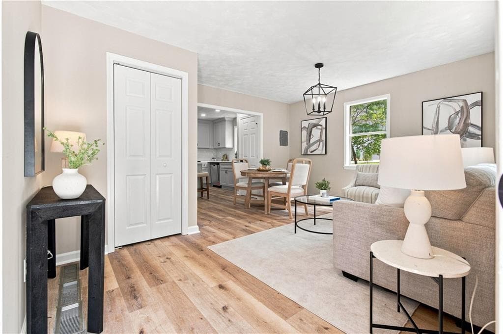 2 bedroom, 2 bathroom, 837 sq ft single family residence for sale at 1869 Spring Avenue, Atlanta, GA 30318 — photo 2