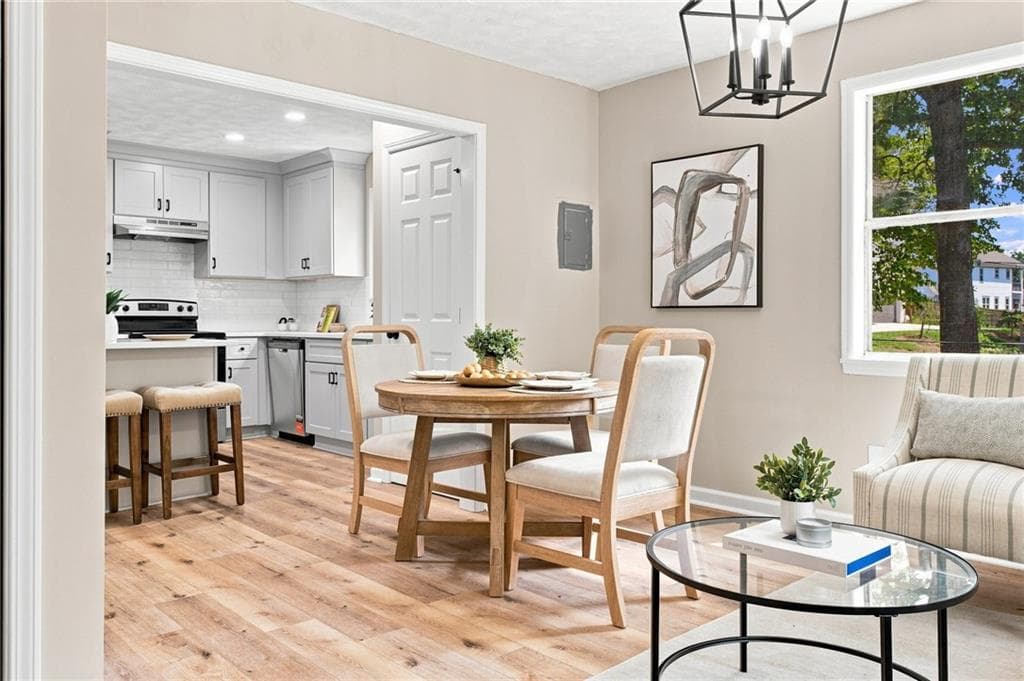 2 bedroom, 2 bathroom, 837 sq ft single family residence for sale at 1869 Spring Avenue, Atlanta, GA 30318 — photo 4