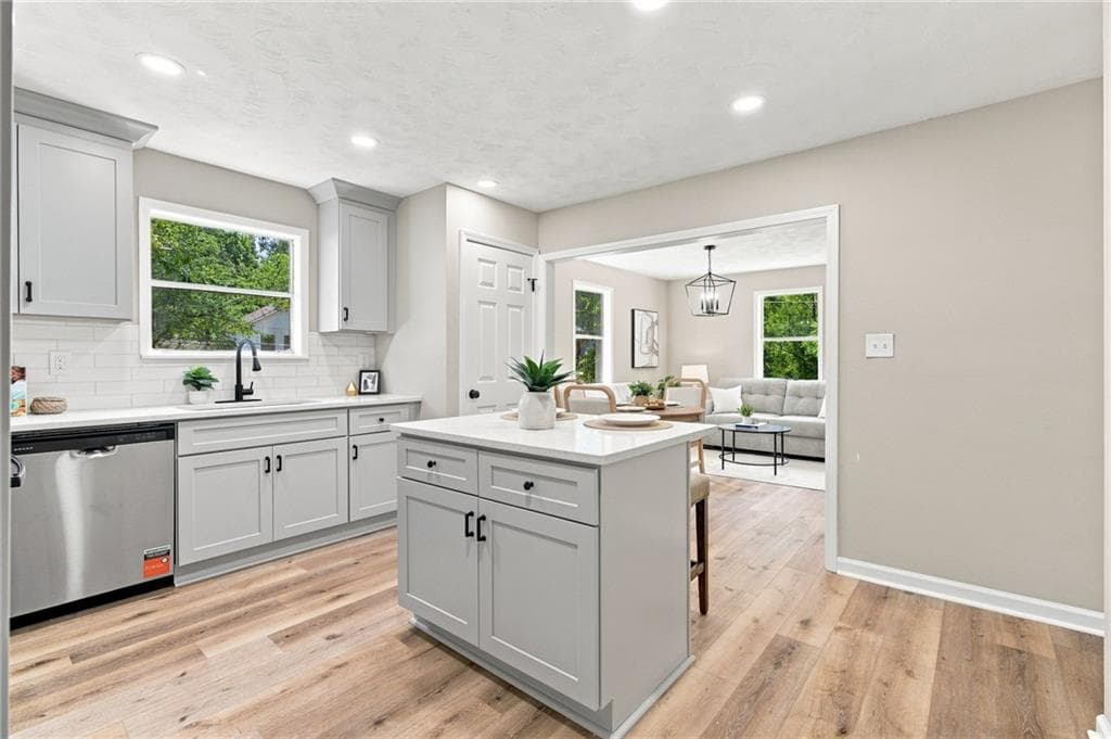 2 bedroom, 2 bathroom, 837 sq ft single family residence for sale at 1869 Spring Avenue, Atlanta, GA 30318 — photo 9