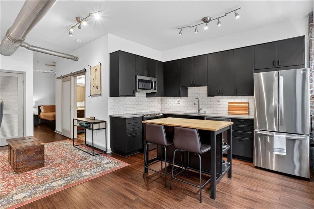 1 bedroom, 1 bathroom, 625 sq ft condominium for sale at 800 Peachtree Street 8303, Atlanta, GA 30308 — photo 1 of 38