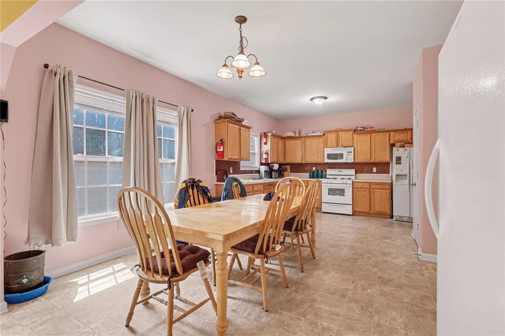 5 bedroom, 3 bathroom, 3,217 sq ft single family residence for sale at 6524 Barkston Trace, Douglasville, GA 30135 — photo 9