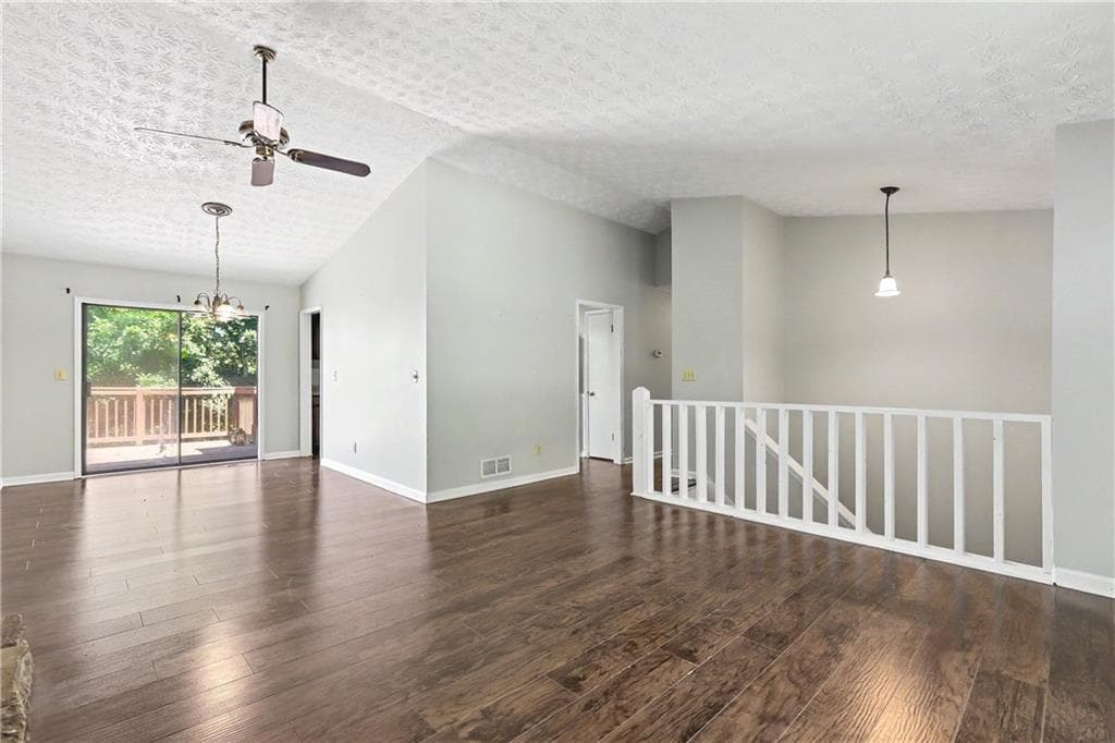 3 bedroom, 3 bathroom, 2,052 sq ft single family residence under contract at 2571 Wildflower Lane, Lawrenceville, GA 30044 — photo 5