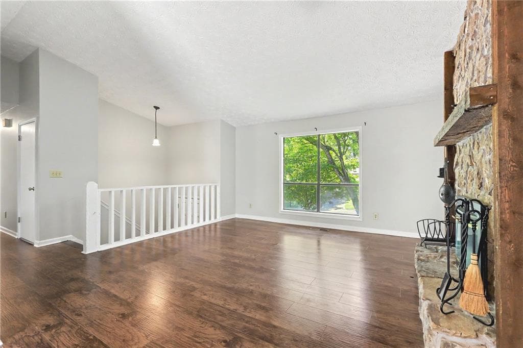 3 bedroom, 3 bathroom, 2,052 sq ft single family residence under contract at 2571 Wildflower Lane, Lawrenceville, GA 30044 — photo 6