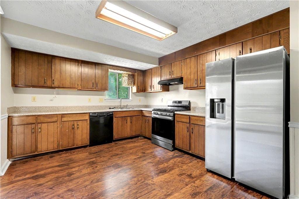 3 bedroom, 3 bathroom, 2,052 sq ft single family residence under contract at 2571 Wildflower Lane, Lawrenceville, GA 30044 — photo 9