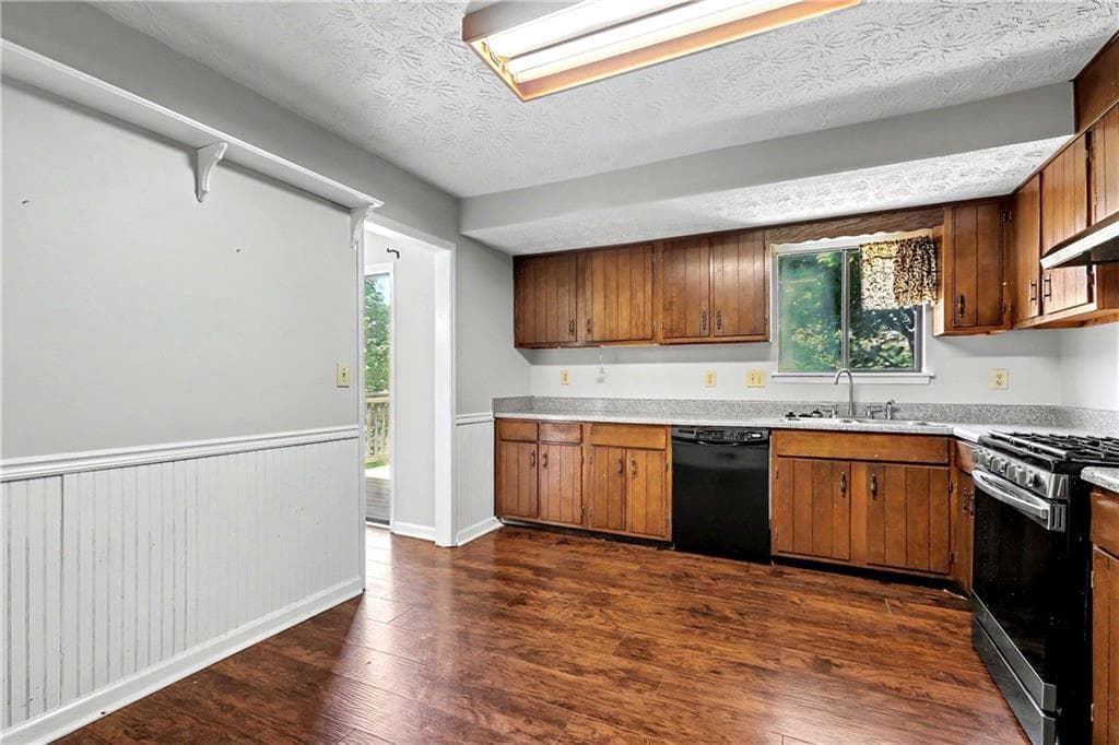 3 bedroom, 3 bathroom, 2,052 sq ft single family residence under contract at 2571 Wildflower Lane, Lawrenceville, GA 30044 — photo 10