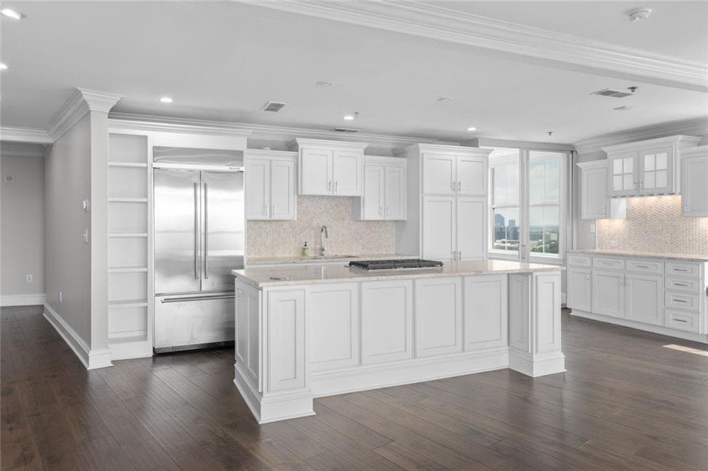 2 bedroom, 3 bathroom, 2,061 sq ft condominium for sale at 2881 Peachtree Road 2103, Atlanta, GA 30305 — photo 2