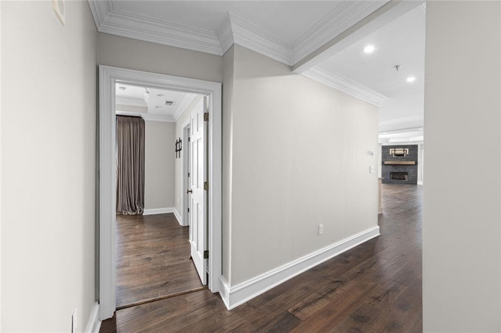 2 bedroom, 3 bathroom, 2,061 sq ft condominium for sale at 2881 Peachtree Road 2103, Atlanta, GA 30305 — photo 3