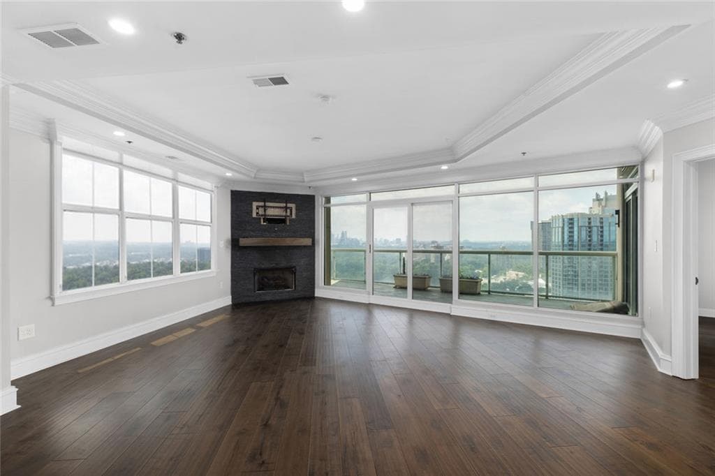 2 bedroom, 3 bathroom, 2,061 sq ft condominium for sale at 2881 Peachtree Road 2103, Atlanta, GA 30305 — photo 4