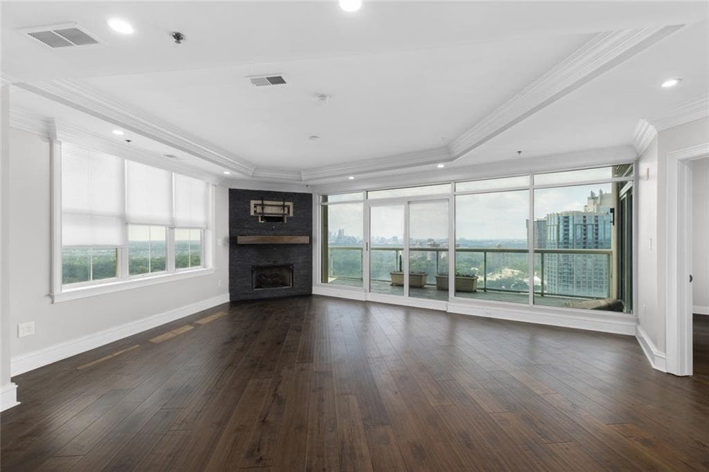 2 bedroom, 3 bathroom, 2,061 sq ft condominium for sale at 2881 Peachtree Road 2103, Atlanta, GA 30305 — photo 5