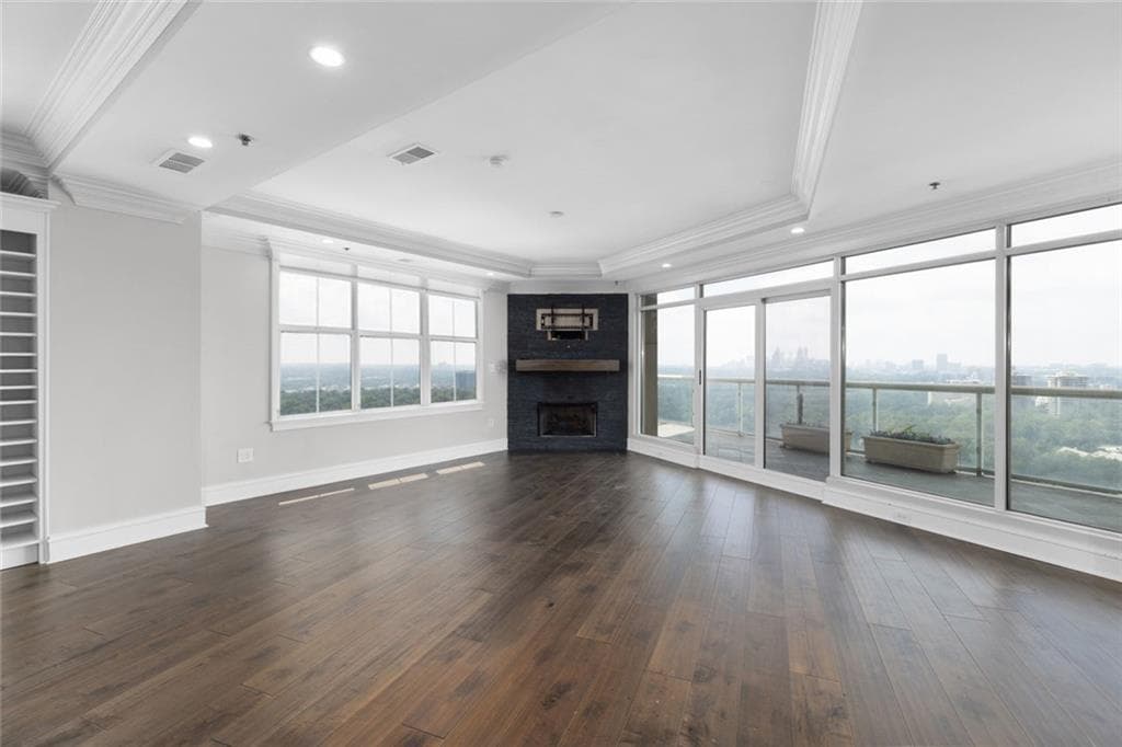 2 bedroom, 3 bathroom, 2,061 sq ft condominium for sale at 2881 Peachtree Road 2103, Atlanta, GA 30305 — photo 6