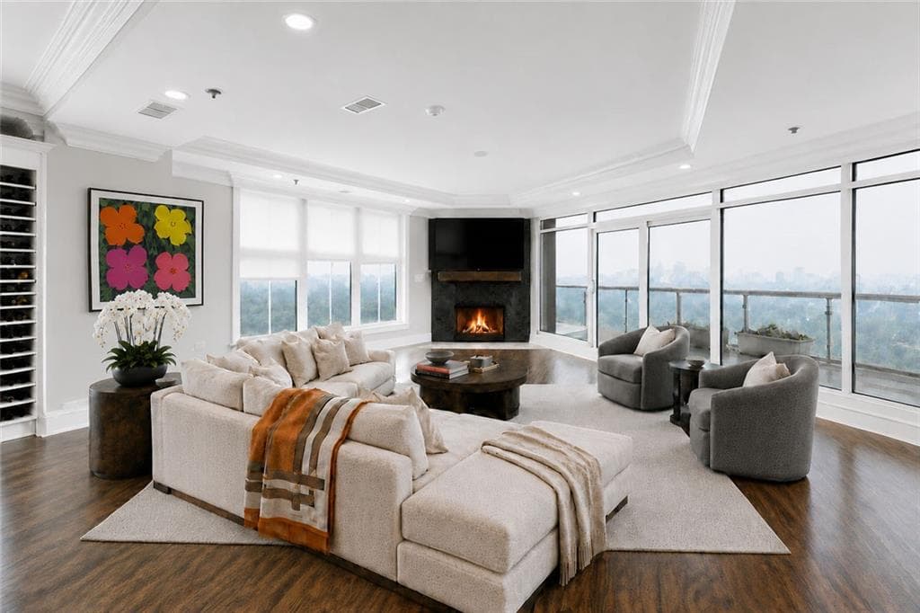 2 bedroom, 3 bathroom, 2,061 sq ft condominium for sale at 2881 Peachtree Road 2103, Atlanta, GA 30305 — photo 7