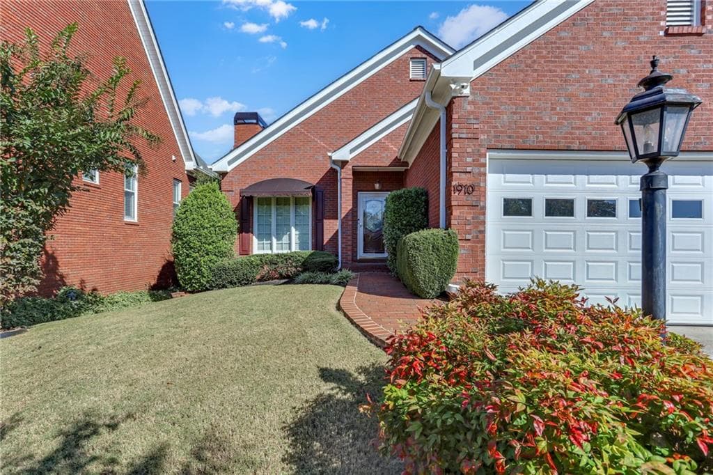 4 bedroom, 3 bathroom, 3,100 sq ft single family residence for sale at 1910 Stockton Walk Lane, Snellville, GA 30078 — photo 2