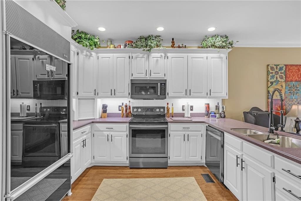 4 bedroom, 3 bathroom, 3,100 sq ft single family residence for sale at 1910 Stockton Walk Lane, Snellville, GA 30078 — photo 6