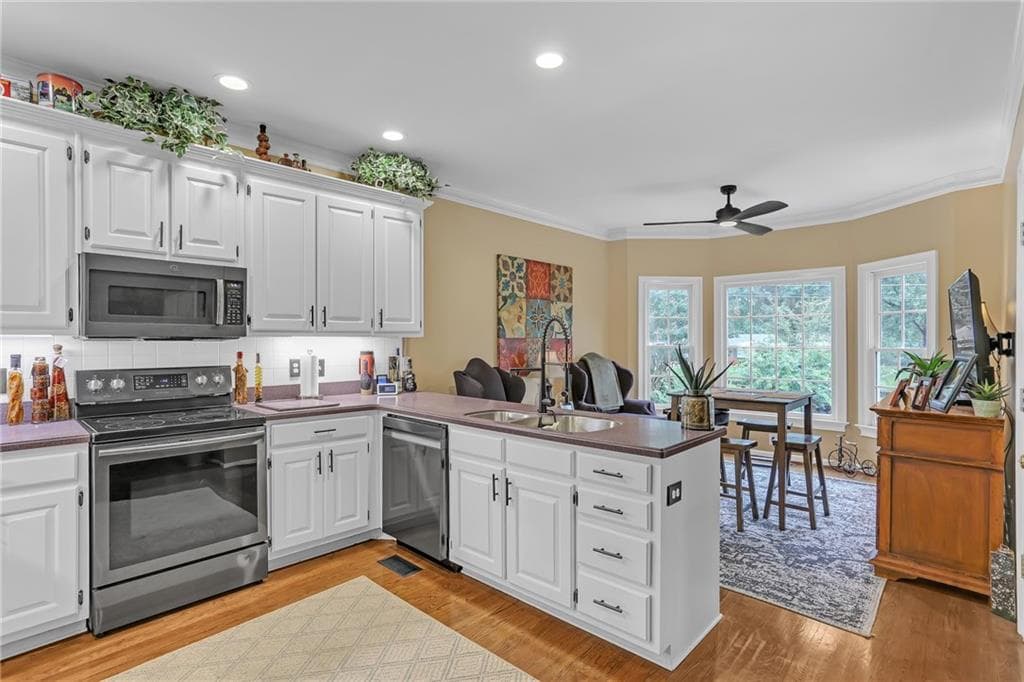 4 bedroom, 3 bathroom, 3,100 sq ft single family residence for sale at 1910 Stockton Walk Lane, Snellville, GA 30078 — photo 8